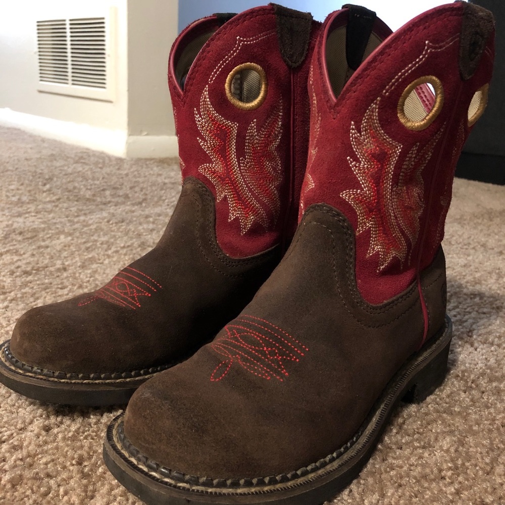 Woman’s Ariat Round Toe Boots